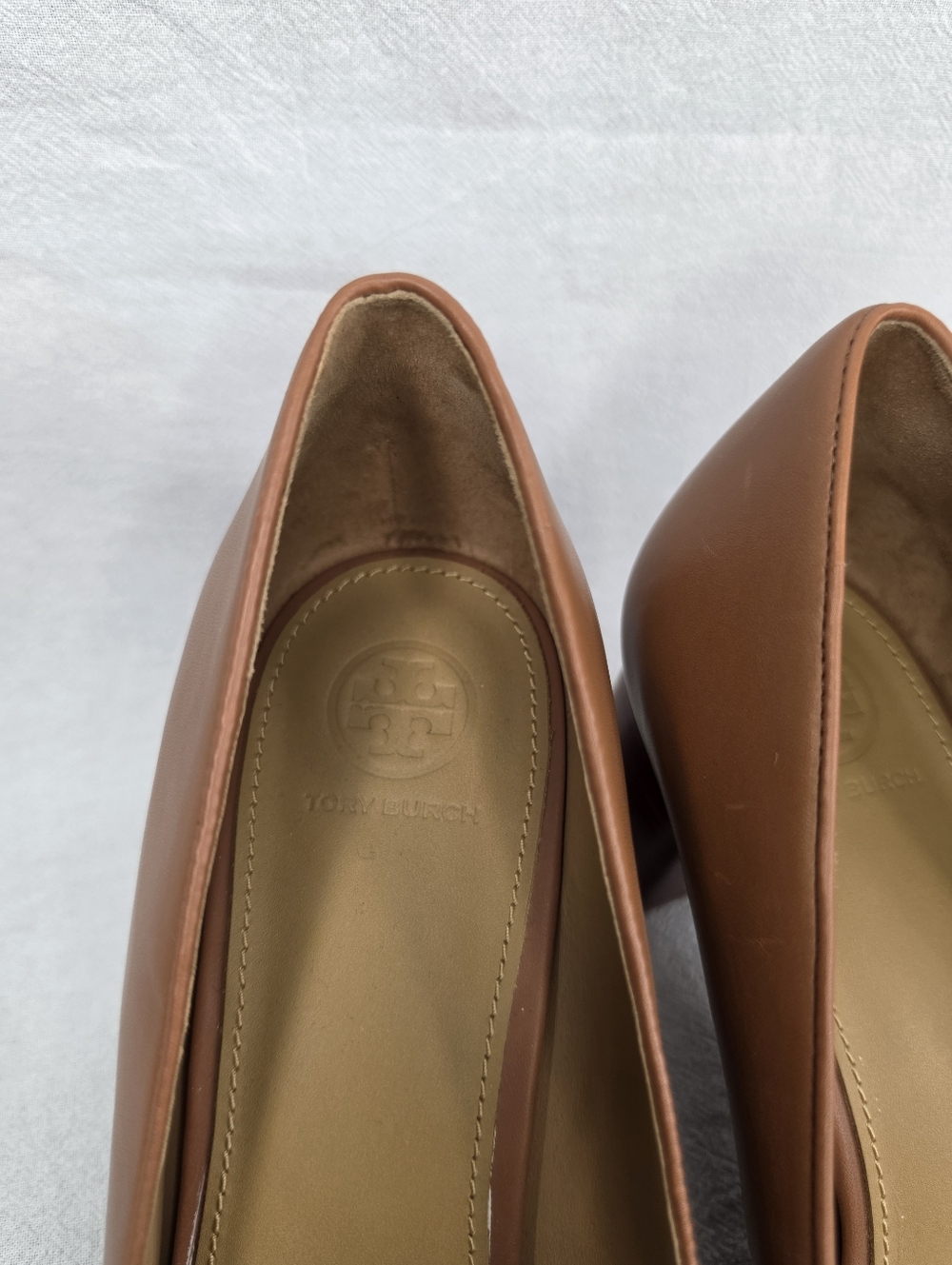 Tory Burch Tan Leather Gigi Block Heel Pumps Gold Double T Logo Size 9.5 - Picture 3 of 10